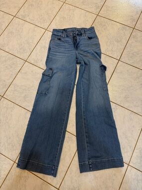 American Eagle Outfitters Wide-Leg Cargo Jeans in Medium Blue